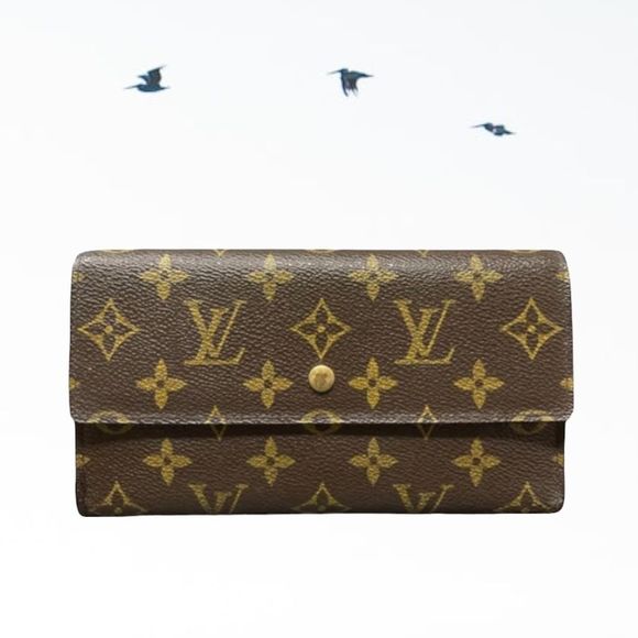 Louis Vuitton Handbags - Louis Vuitton monogram Sarah Wallet